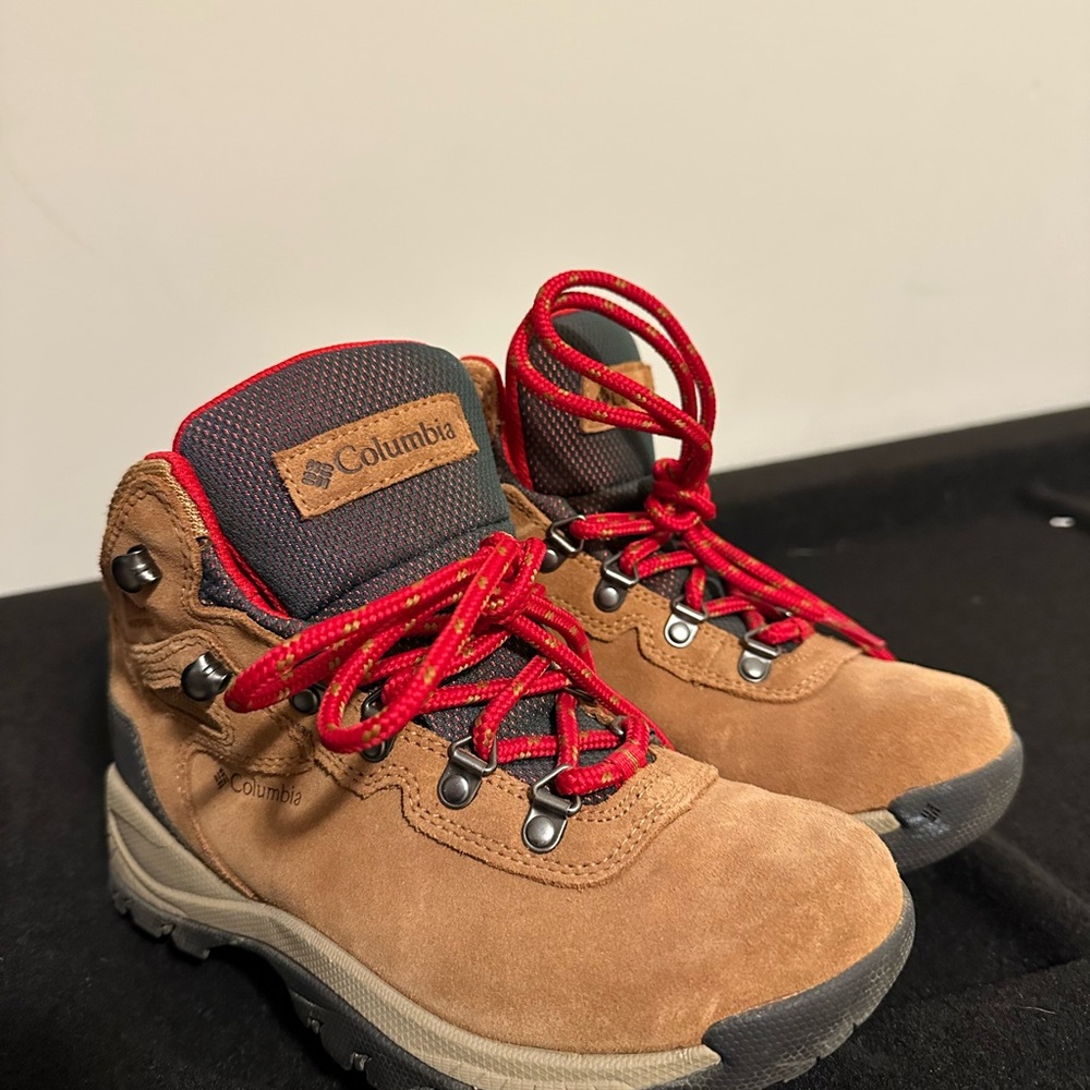 Columbia Tan Ankle Hiking Boots with Red Laces